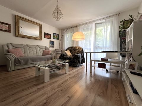 Eladó Lakás 8200 Veszprém , szép állapotú, földszinti, erkélyes, panel