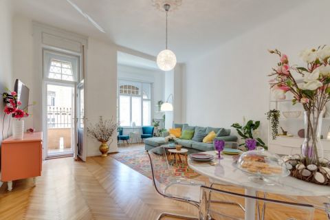 Eladó Lakás 1024 Budapest 2. kerület erkélyes, felújított lakás a Mammut mellett