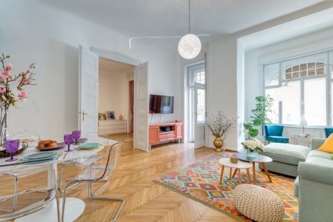 Eladó Lakás 1024 Budapest 2. kerület , erkélyes, felújított lakás a Mammut mellett