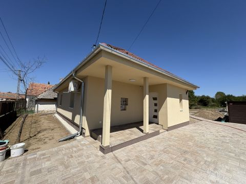 Eladó Ház 2370 Dabas 3 szoba+ nappalis felújított ingatlan Dabason