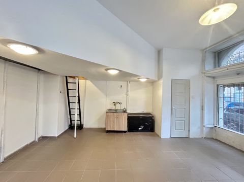 Kiadó Üzlethelyiség 1078 Budapest 7. kerület Sarki üzlethelyiség kiadó–földszinti, utcafronti bejárattal!