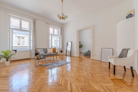 Eladó Lakás 1065 Budapest 6. kerület 