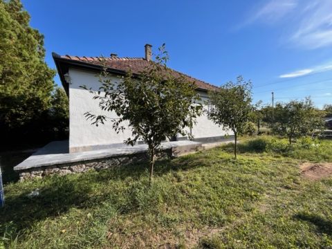 Eladó Ház 6344 Hajós Eladó Hajóson a Deák Ferenc utcában egy 90 nm családiház!