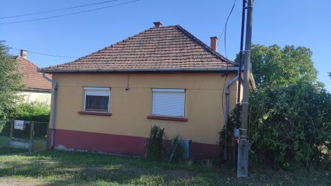 Eladó Ház 2643 Diósjenő Diósjenő központjában