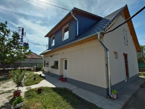 Eladó Ház 6078 Jakabszállás , FELÚJÍTOTT 87 M2-ES CSALÁDI HÁZ SAROKTELKEN 