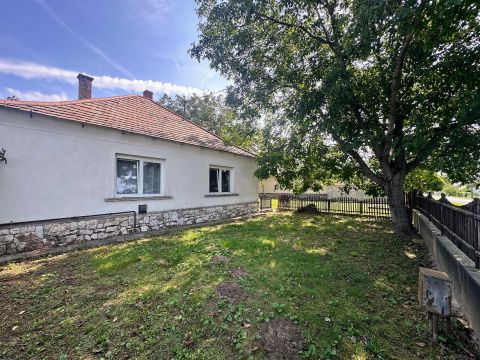 Eladó Ház 9124 Gyömöre Gyömöre központjában