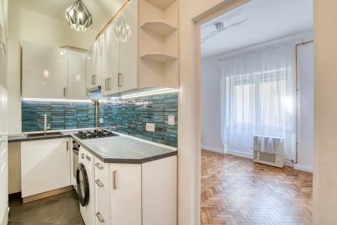 Eladó Lakás 1113 Budapest 11. kerület , Eladó azonnal költözhető garzonlakás a Karolina úton