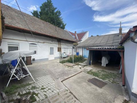 Eladó Ház 6000 Kecskemét , Kétgenerációs házrész a belvárosban