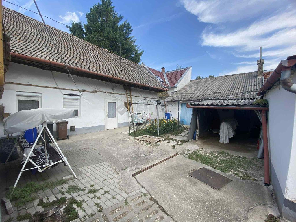 6000 Kecskemét , Kétgenerációs házrész a belvárosban — 1/19