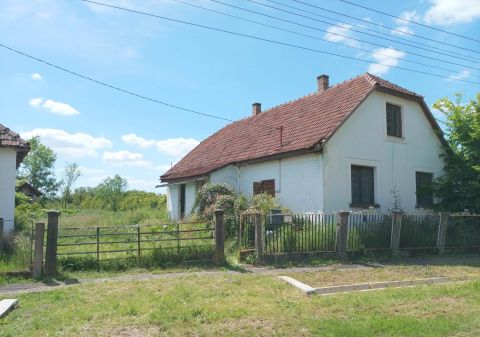 Eladó Ház 4764 Csengerújfalu Focipálya közelében, 4 szobás családi ház