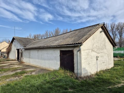 Eladó Ipari 2517 Kesztölc 