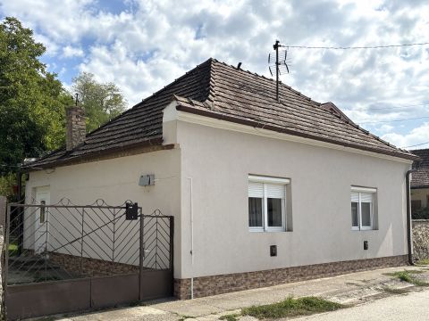 Eladó Ház 2543 Süttő 