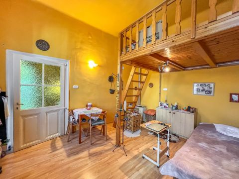 Eladó Lakás 1203 Budapest 20. kerület Pesterzsébet központi részén, jó állapotú garzonlakás