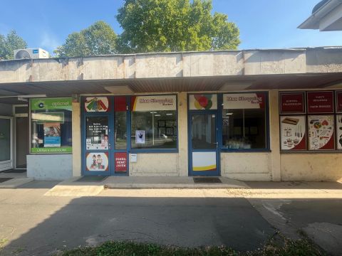 Eladó Üzlethelyiség 2840 Oroszlány , Oroszlány Fő tér