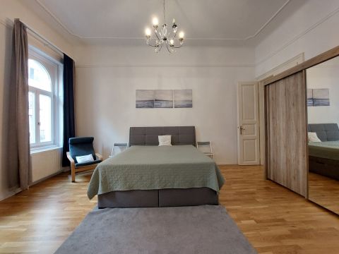 Kiadó Lakás 1055 Budapest 5. kerület , TÁGAS, FELÚJÍTOTT NAGYPOLGÁRI LAKÁS SZÉP HÁZBAN