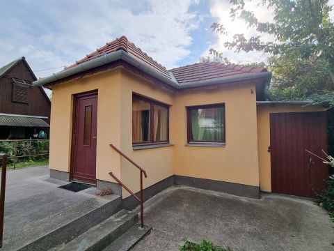 Eladó Ház 2483 Gárdony , A tó közelében 