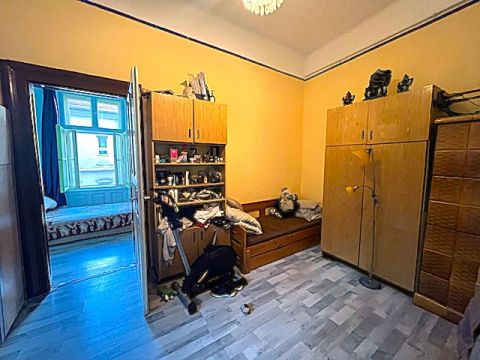 Eladó Lakás 1067 Budapest 6. kerület Teréz Krt.-on 2 szobás, jó adottságú lakás, liftes házban