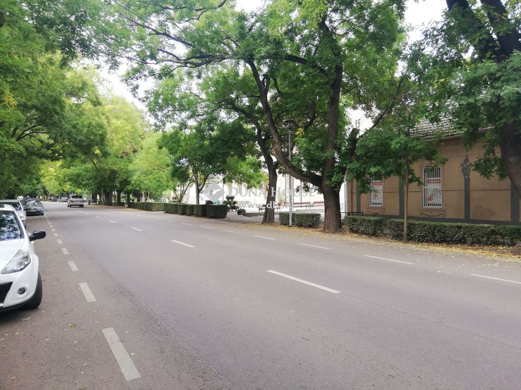 3441 Mezőkeresztes  , Városközpontban — 1/12