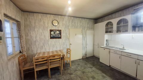 Eladó Lakás 1215 Budapest 21. kerület Csepel-Belvárosban, jó állapotú házban felújítandó lakás 