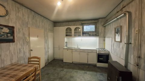 Eladó Lakás 1215 Budapest 21. kerület , Csepel-Belvárosban, jó állapotú házban felújítandó lakás 