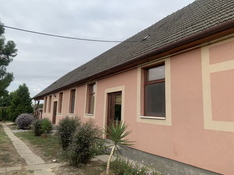 Eladó Ház 7131 Tolna , Mözs főutcáján