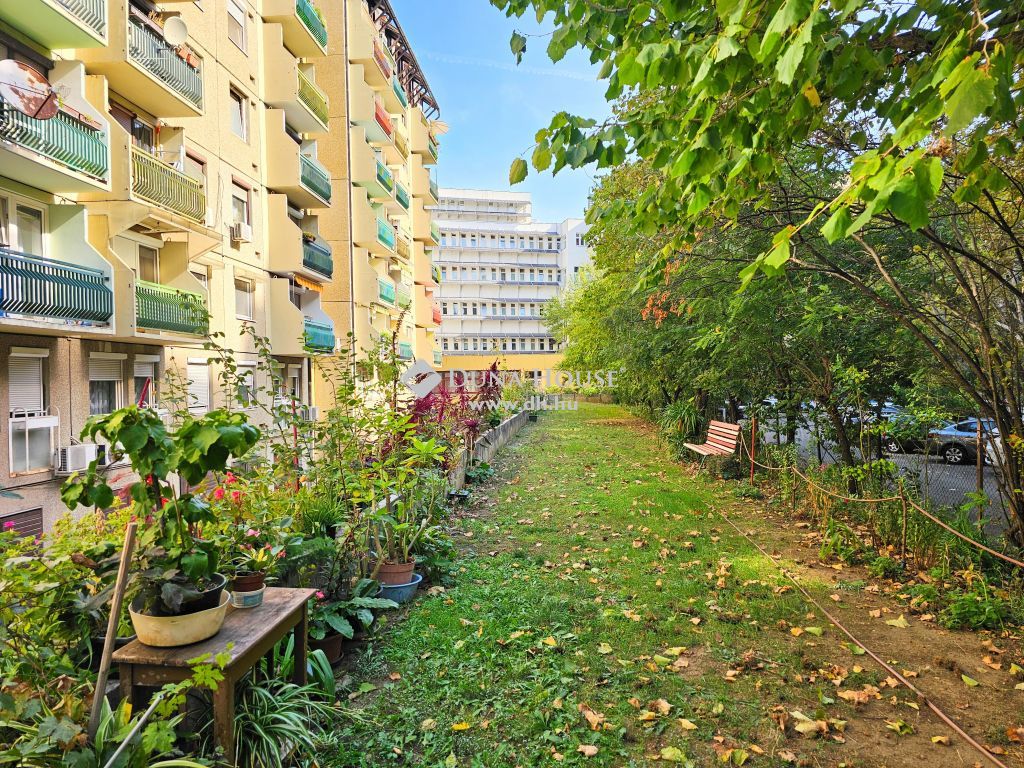 1096 Budapest 9. kerület , Erkéllyel és parkolási lehetőséggel, kiválló elosztású lakás — 1/23