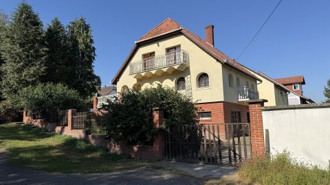 Eladó Ház 7300 Komló 