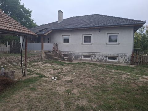 Eladó Ház 6116 Fülöpjakab , Modern elrendezésű 5 szobás téglaépítésű családi ház