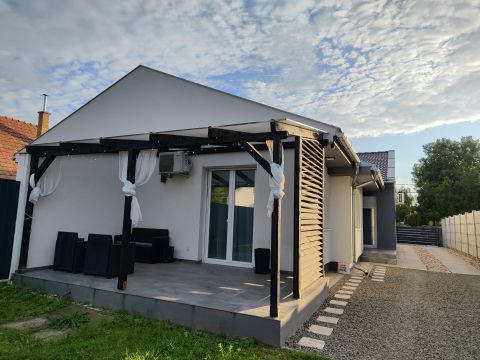 Eladó Ház 2364 Ócsa , Mindenhez közel!