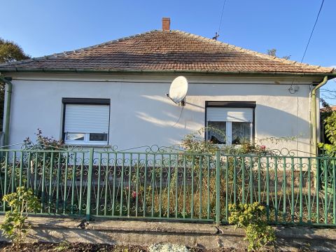 Eladó Ház 9363 Gyóró , Kapuvártól 15 km-re, fejlődő környezetben, családi ház Eladó