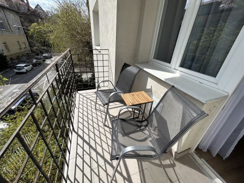 Kiadó Lakás 1062 Budapest 6. kerület Diplmatanegyedben,Bauhaus jellegű házban, frissen felújított