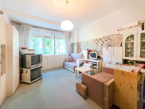 Eladó Lakás 1145 Budapest 14. kerület , NINCS HASONLÓ A PIACON 1. emeleti tégla lakás Herminamezőn