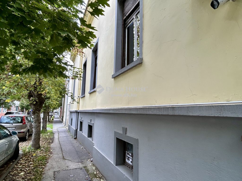 8360 Keszthely , Eladó házrész Keszthelyen a Helikon park mellett — 1/48