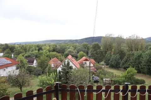 Eladó Ház 2084 Pilisszentiván , 2084 Pilisszentiván, Slötyi tó környezete