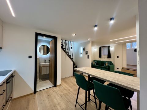 Eladó Lakás 1084 Budapest 8. kerület , József körútnál 2 hálós, 2 fürdős felújított lakás terasszal