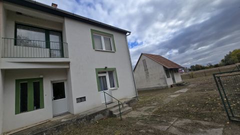 Eladó Ház 6524 Dávod , frekventált helyen