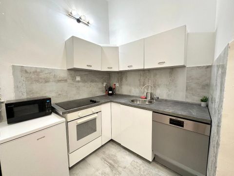 Eladó Lakás 1083 Budapest 8. kerület , 1083 Budapest 8, Corvin negyed