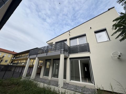 Eladó Lakás 8500 Pápa 