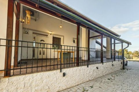 Eladó Ház 2161 Csomád , 2161 Csomád, Csendes Családi házas
