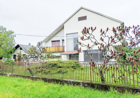 Eladó Ház 8851 Gyékényes Emeletes családi ház eladó a Gyékényesi-tó közelében! 