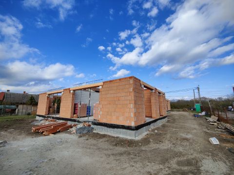 Eladó Ház 1182 Budapest 18. kerület , Újépítésű két szintes Ikerház Bp.XVIII. kerület Almáskertben