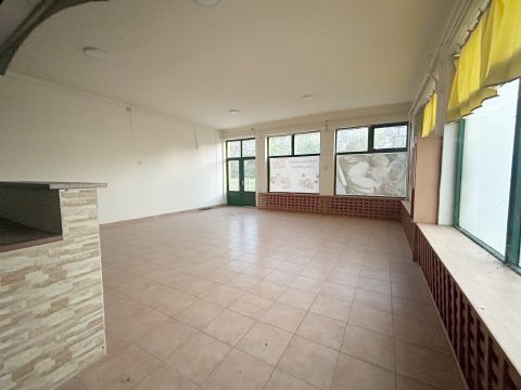 Eladó Üzlethelyiség 5310 Kisújszállás , 5310 Deák Ferenc utca 133