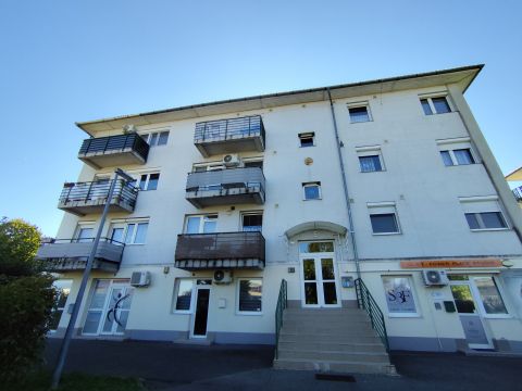 Eladó Lakás 8200 Veszprém 