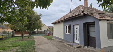 Eladó Ház 2433 Sárosd , csendes helyen