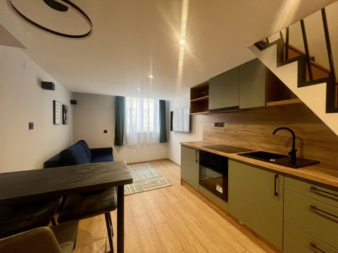 Eladó Lakás 1067 Budapest 6. kerület , Eifffel térnél frissen felújított, berendezett lakás