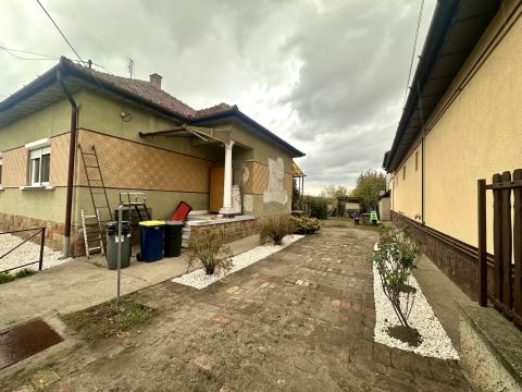 Eladó Ház 2225 Üllő Üllő Családi ház nagy telekkel