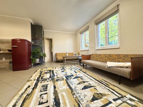 Eladó Lakás 2096 Üröm , újszerű, teraszos lakás közvetlen a III. kerület határán