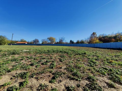 Eladó Telek 2200 Monor Monor Bacchus tér közelében Ipari telek