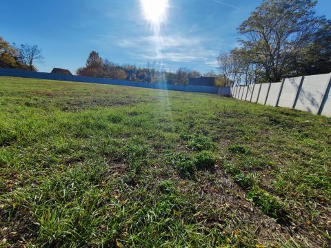 Eladó Telek 2200 Monor , Monor Bacchus tér közelében Ipari telek