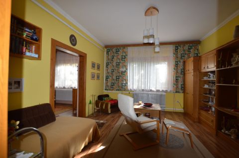 Eladó Lakás 8200 Veszprém , belváros közeli